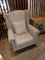 930*900*1150mm Wit Enig Sofa Chair Tufted Fabric Recliner Gerold Wapen